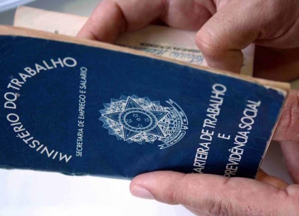 Confira vagas de emprego e estágio remunerado em Guanambi.