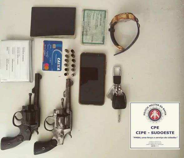 Dois homens suspeitos de roubo e sequestro morrem em confronto com a polícia em Ibiassucê.