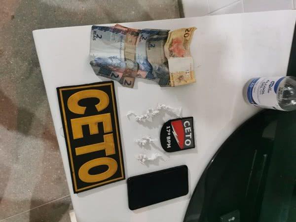 Mulher é presa com drogas em Guanambi.