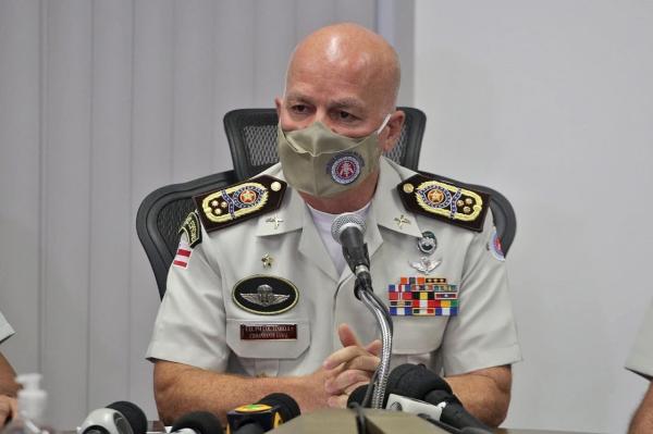 Polícia Militar da Bahia esclarece sobre a contenção de policial em Salvador.