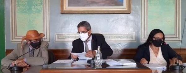 Caetité: Vereadores criticam duramente secretaria de saúde e serviços públicos, por inoperância em várias áreas.