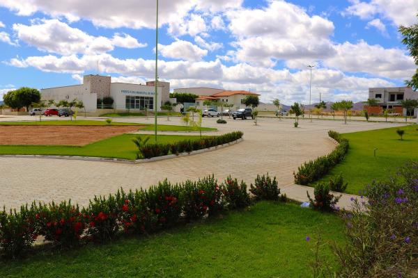 Decreto: Prefeita de Matina flexibiliza atividades comerciais e de serviços.