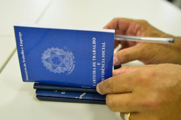 IEL seleciona para vagas de emprego e estágio remunerado em Guanambi.