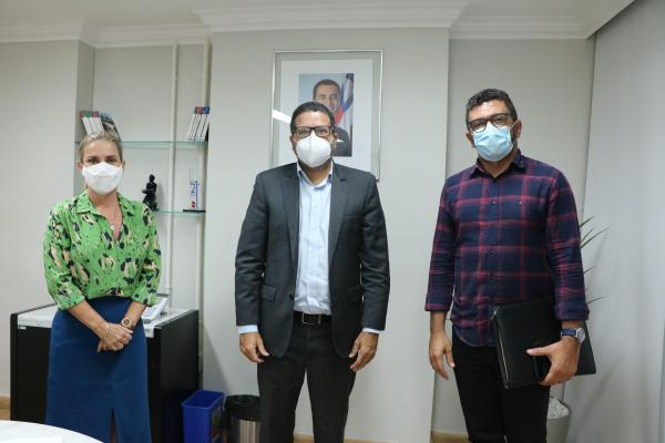 Ivana e prefeito de Iuiu solicitam Posto SAC para atender ao município.