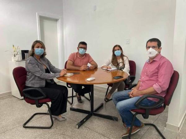 Presidente do Consórcio Interfederativo de Saúde Alto Sertão se reúne com direção do HGG.