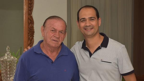 Caculé: Mesmo em pandemia, prefeito, vice-prefeito e secretariado fazem aumento ilegal dos próprios salários.