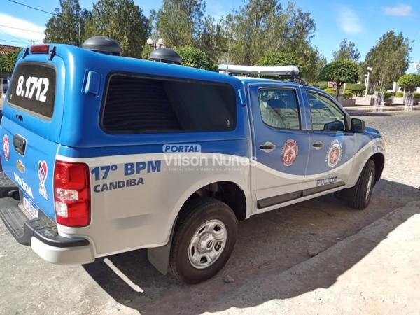 Homem é preso após ameaçar a mãe e tentar agredir a PM em Candiba.
