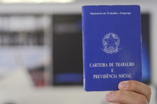 Confira vagas de emprego para advogado e vendedor em Guanambi.