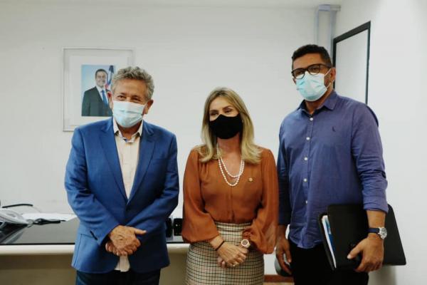 Deputada Ivana Bastos e prefeitos levam pedidos à Secretaria de Relações Institucionais.