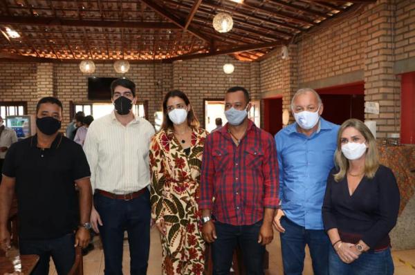 Em visita à Iraquara, Ivana Bastos conhece o projeto Lapa-Doce.