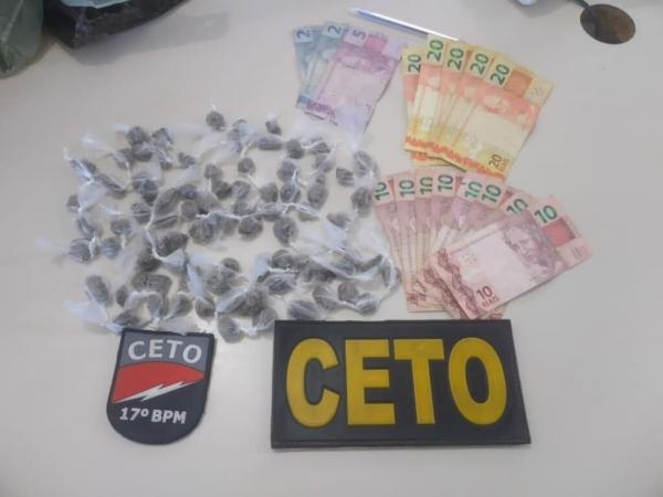 Adolescente é apreendido com drogas em Guanambi.