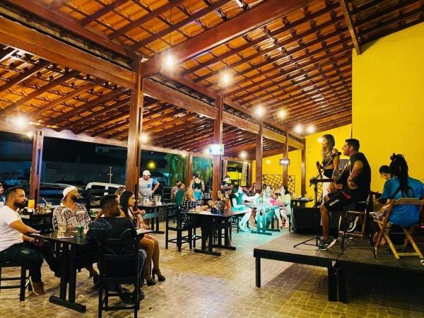 Artistas e donos de bares comemoram a flexibilização do Decreto em Guanambi.