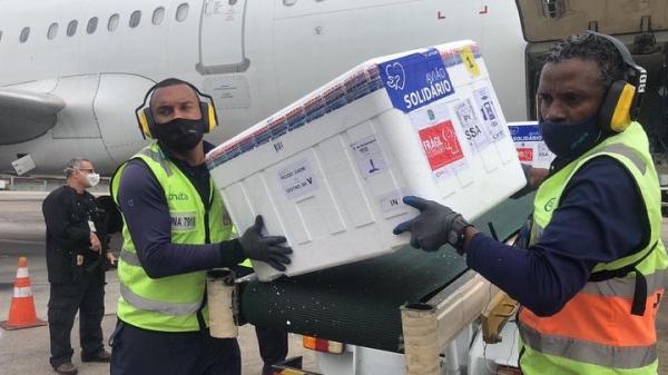 Bahia recebe mais de 450 mil doses de vacinas da Pfizer, Janssen e AstraZenca no fim de semana.