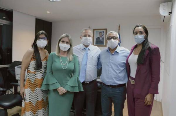 Caetité: Ivana e Valtécio buscam fortalecimento da saúde na SESAB.