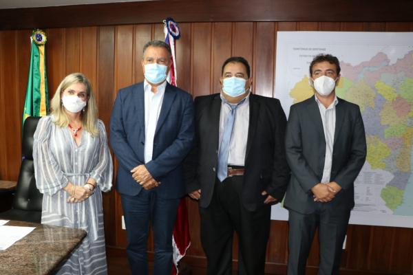 Deputada e prefeito se reúnem com governador em prol de Botuporã.