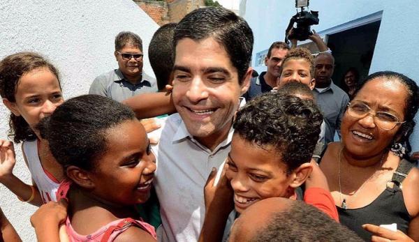 Em nova pesquisa, ACM Neto lidera corrida na disputa pelo governo do Estado.