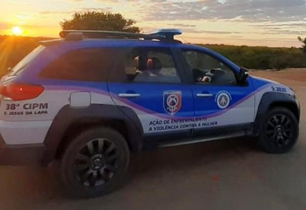 Homens são presos por violência doméstica em Riacho de Santana.