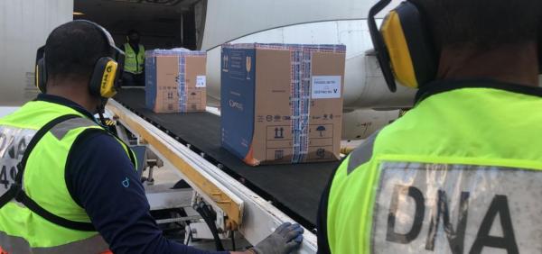 Chega à Bahia novo lote com 253 mil doses de vacinas contra Covid-19.