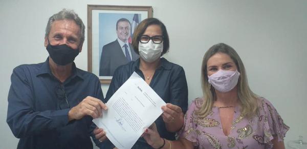 Ivana Bastos viabiliza equipamentos de saúde para Dom Basílio.