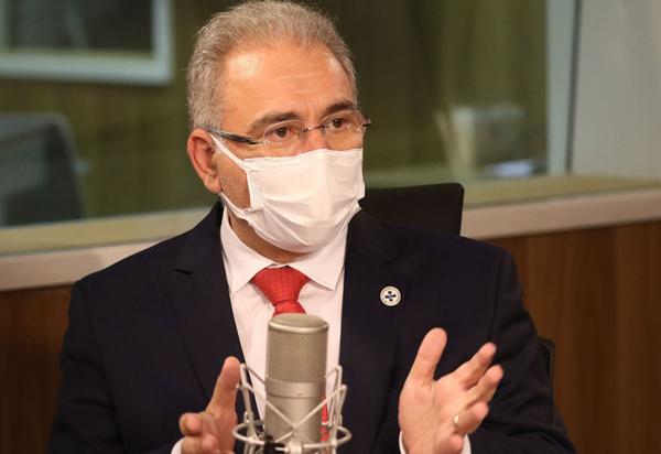 População adulta deve estar 100% vacinada até outubro, diz Queiroga.