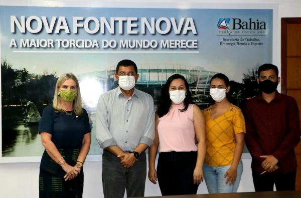 Deputada Ivana Bastos e comitiva de Malhada apresentam demandas à SETRE.