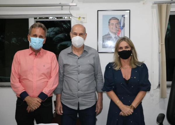 Na CERB, deputada e prefeito de Dom Basílio tratam sobre início de obras de abastecimento de água.