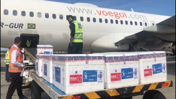 Novo lote com mais de 95 mil doses da vacina contra a Covid-19 chega à Bahia.