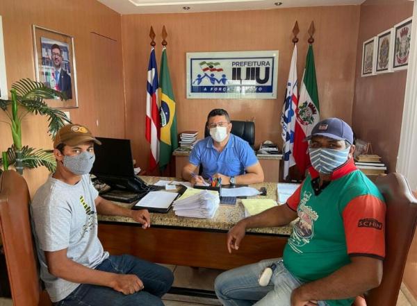 Prefeito de Iuiu foca parceria com as lideranças das associações.