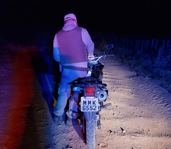 Suspeito de furtar moto em Malhada é baleado ao tentar desarmar policial.