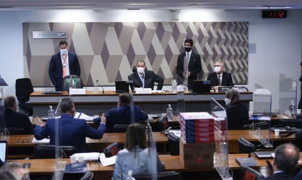 CPI da Pandemia: relatório de Renan Calheiros pede 68 indiciamentos.