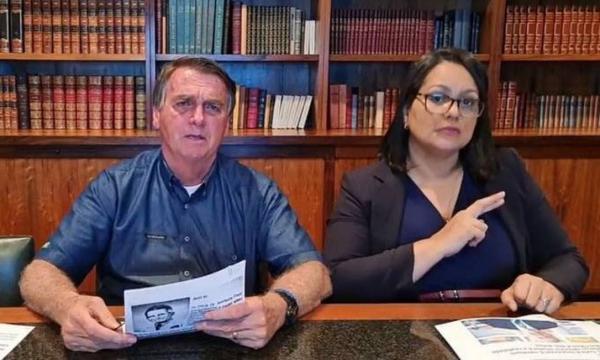 Facebook e Youtube removem live de Bolsonaro com fake news sobre vacina e Aids.