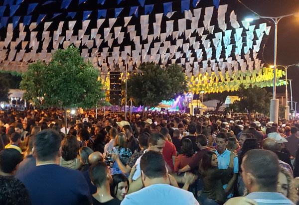 Governador da Bahia prorroga liberação de eventos e amplia público para até 1.200 pessoas.