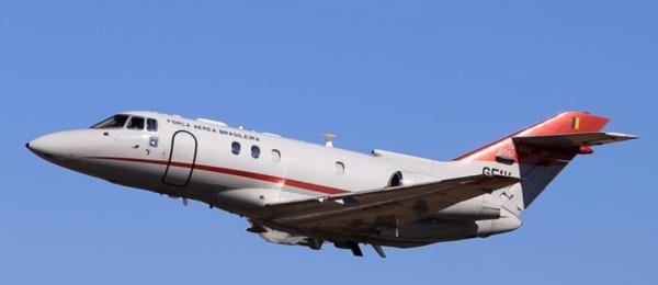 Jato da Força Aérea Brasileira faz manobras em Guanambi.