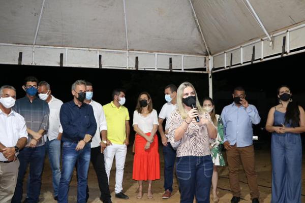 Deputada e prefeito anunciam obras em Dom Basílio.