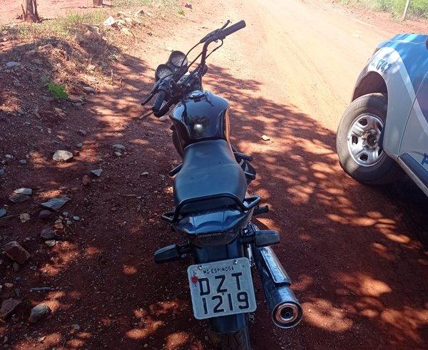 Motocicleta roubada em Espinosa é recuperada pela PM em Urandi.