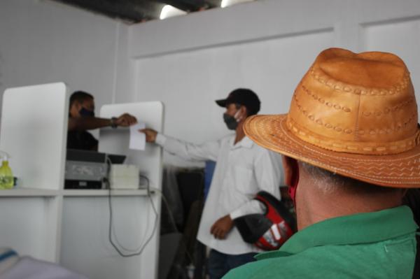 Secretaria de Agricultura de Guanambi começa distribuir boletos do Garantia Safra.