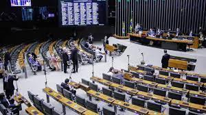Centrão age e faz pressão por fundo eleitoral de R$ 5,7 bilhões para campanhas de 2022.