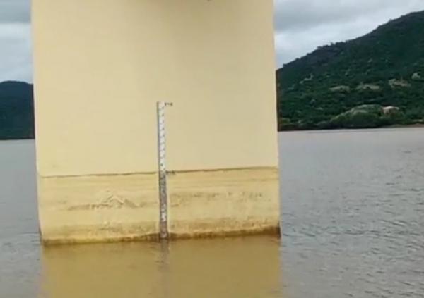 Codevasf esclarece informações sobre comporta da Barragem de Ceraíma.