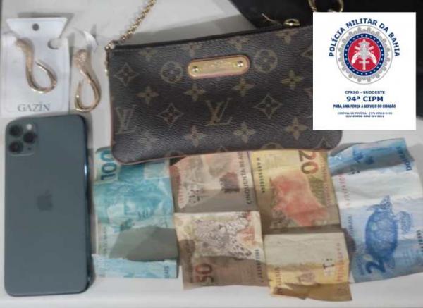 Dupla foi presa em flagrante após praticar assalto em Caetité.