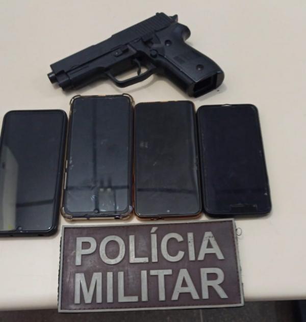 Dupla foi presa praticando assalto em Candiba.