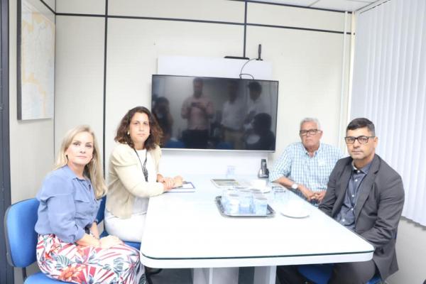 Ivana Bastos e Homero Castro conseguem licitação para extensão de rede de abastecimento de água em distrito de Guanambi.