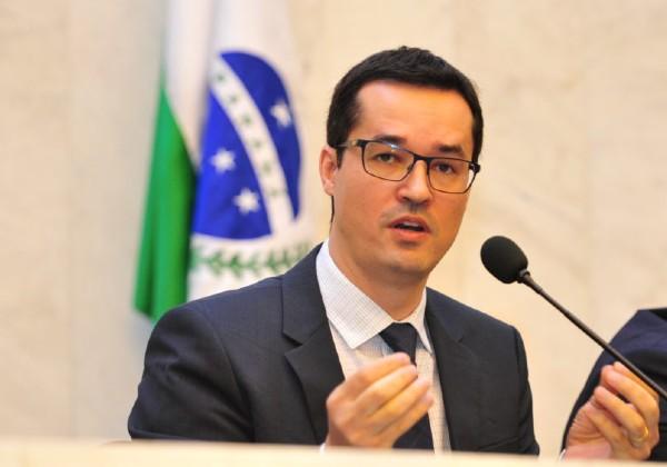 STF institucionalizou a impunidade dos corruptos no país, diz Deltan durante filiação.