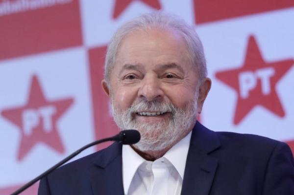 Além de Lula, 7 ex-ministros estão na folha de pagamentos do PT.