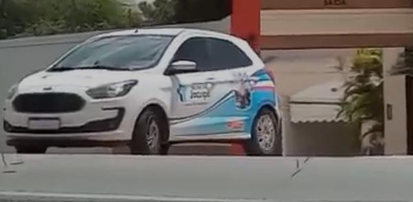 Funcionário público é demitido após ser flagrado ao deixar motel com carro de Prefeitura.
