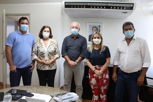 Ivana e Prefeita Olga reiteram pedido para pavimentação da estrada de Matina a Riacho de Santana.