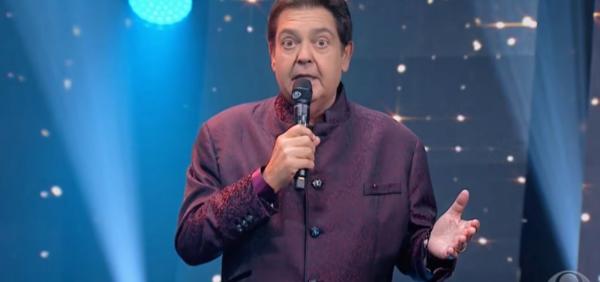 Na semana de estreia na Band, Faustão é diagnosticado com Covid-19.