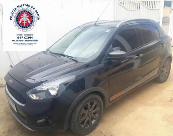 Automóvel com restrição de roubo é recuperado pela PM em Igaporã.