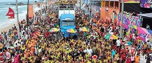 Decreto proíbe festas de rua até 2 de março e mantém limite de público para eventos em toda a Bahia.