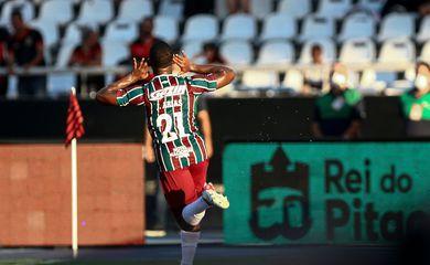 Fluminense é letal e supera Flamengo no primeiro clássico do Carioca.