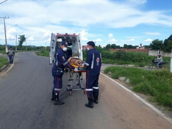 Motociclista embriagado ofendeu equipe do Samu após cair e deixar passageira ferida em Guanambi.
